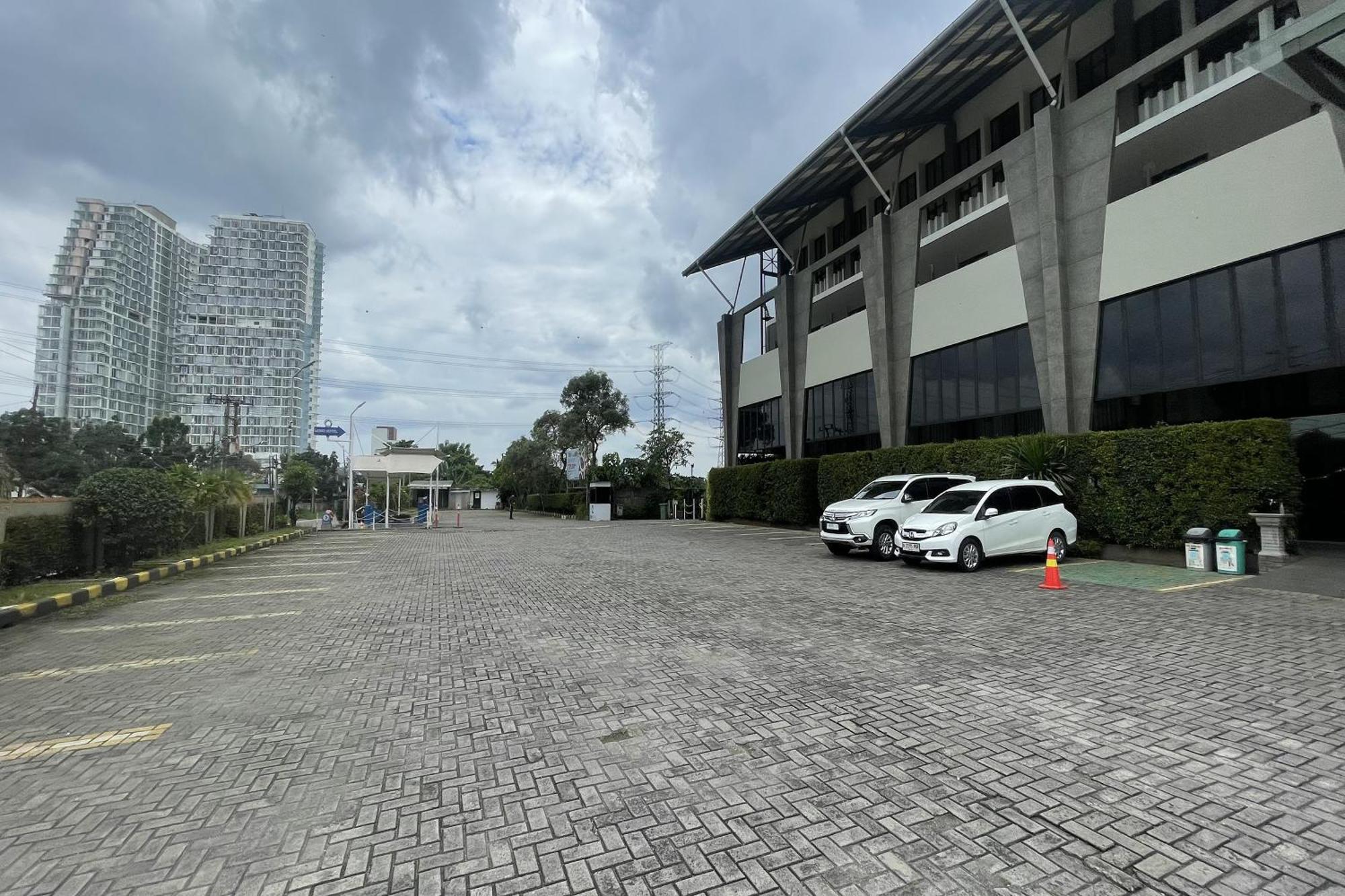 Lemo Hotel Serpong Tangerang Extérieur photo